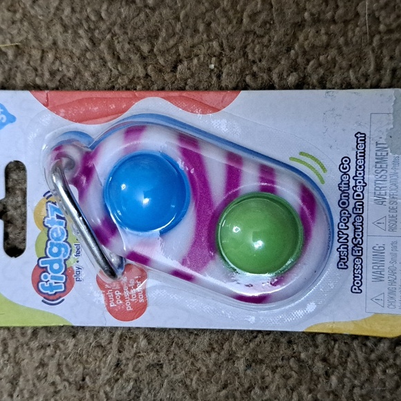 Fidget Push N' Pop On Go w Carabiner NEW - Picture 4 of 5